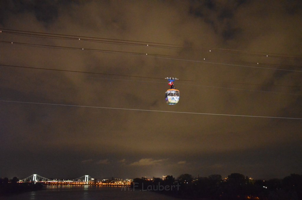 Einsatz BF Hoehenretter Koelner Seilbahn Hoehe Zoobruecke P2360.JPG